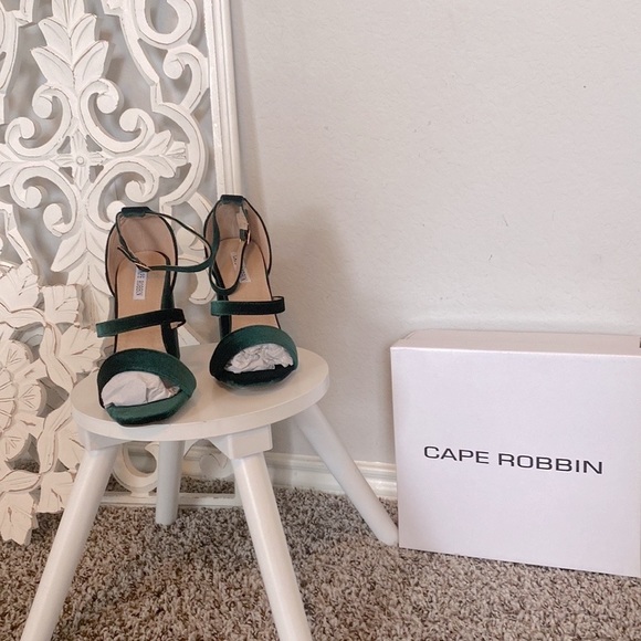BRAND NEW IN BOX. Emerald green Velvet, nonslip base, leather insole 4 inch! - Picture 12 of 13